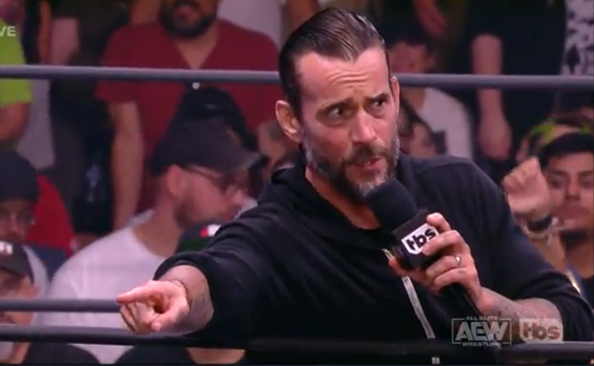 CM Punk Señaló A Un Fanático Durante El Canto De Colt Cabana En AEW