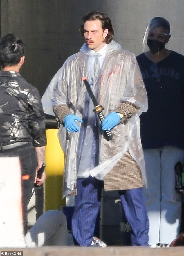 Actuando como un asesino: Aaron Taylor-Johnson filmó una sangrienta escena de pelea con su coprotagonista Brian Tyree Henry usando accesorios de espada para su nuevo thriller de Brad Pitt, Bullet Train.