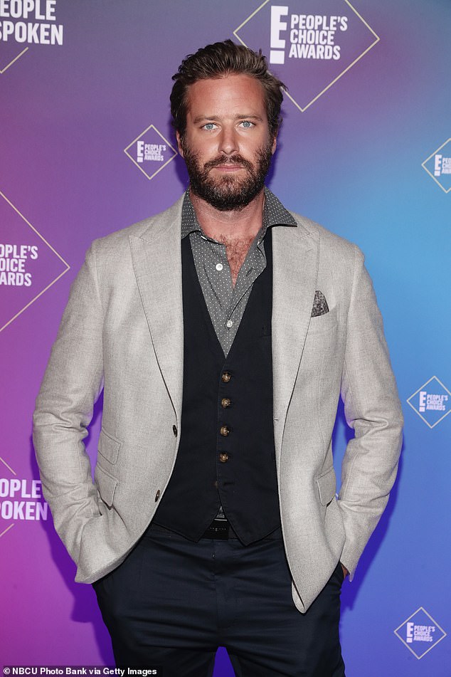 Retirado: las consecuencias del escándalo de agresión sexual de Armie Hammer continúan, con el actor retirado de su última película restante en desarrollo, Billion Dollar Spy