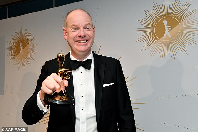 ¡Grandes cambios!  Los Premios Logie de la Semana de la Televisión 2021 se llevarán a cabo más tarde de lo habitual este año, pero ese no es el único gran cambio en la tienda para la noche de las noches de la televisión australiana.  En la foto: Tom Gleeson posa con su Logie Dorada en los Premios Logie 2019