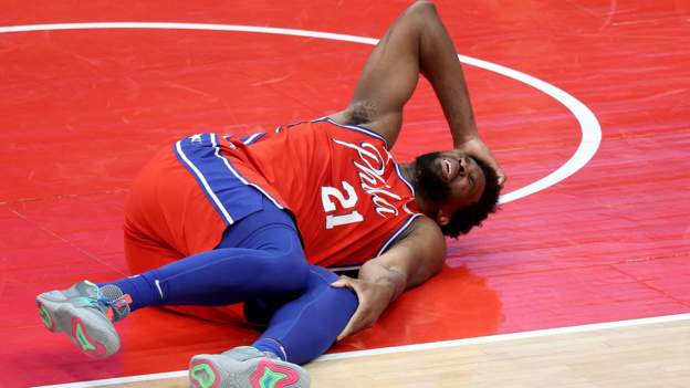 Embiid se lesiona en el regreso de los 76ers
