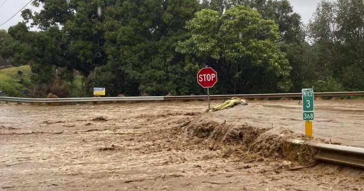 Hawái declara estado de emergencia debido a que las fuertes lluvias provocan inundaciones en más islas
