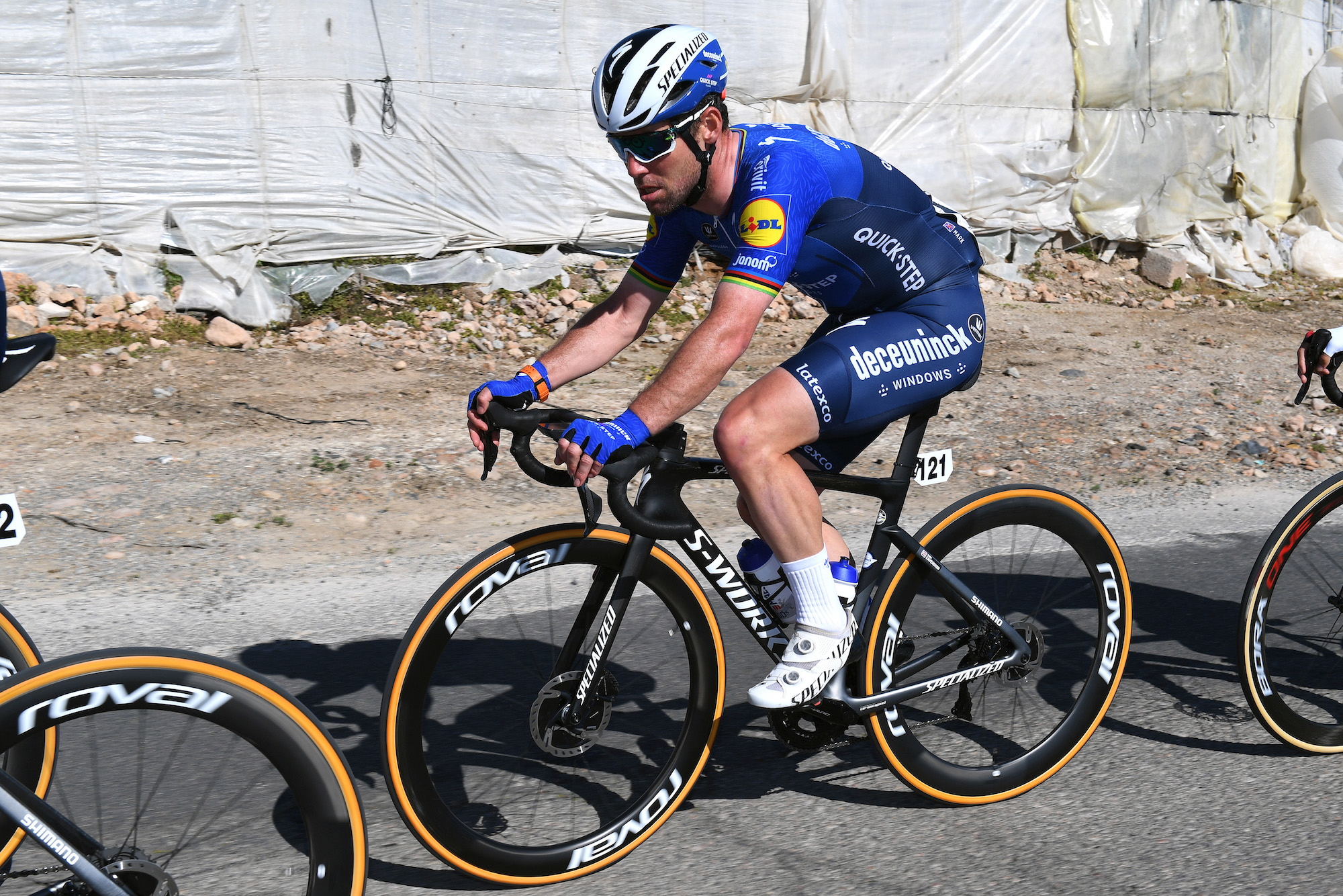 Jakub Mareczko vence a Mark Cavendish en el sprint con foto final en la carrera por etapas en Italia