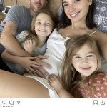 Bebé # 3: la actriz de Wonder Woman, Gal Gadot, reveló el lunes por la mañana que está embarazada de su tercer hijo