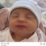 Qué cara tan dulce: LaLa Kent finalmente ha compartido una primera foto de su hija Ocean Kent Emmett.  El lunes por la mañana, la estrella de Vanderpump Rules, de 31 años, tomó Instagram Story para publicar una foto del rostro de la niña.