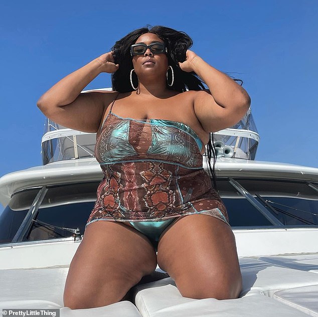 Sorprendente: Lizzo tocó todas las notas correctas esta semana mientras modelaba algunos de los últimos atuendos distintivos de PrettyLittleThing