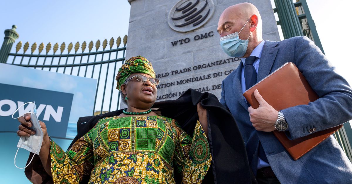 Okonjo-Iweala de Nigeria promueve la equidad en las vacunas desde el primer día en la OMC