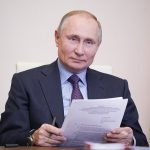 El presidente Vladimir Putin será vacunado con un jab hecho en Rusia, en privado el martes por la noche, dijo el Kremlin.