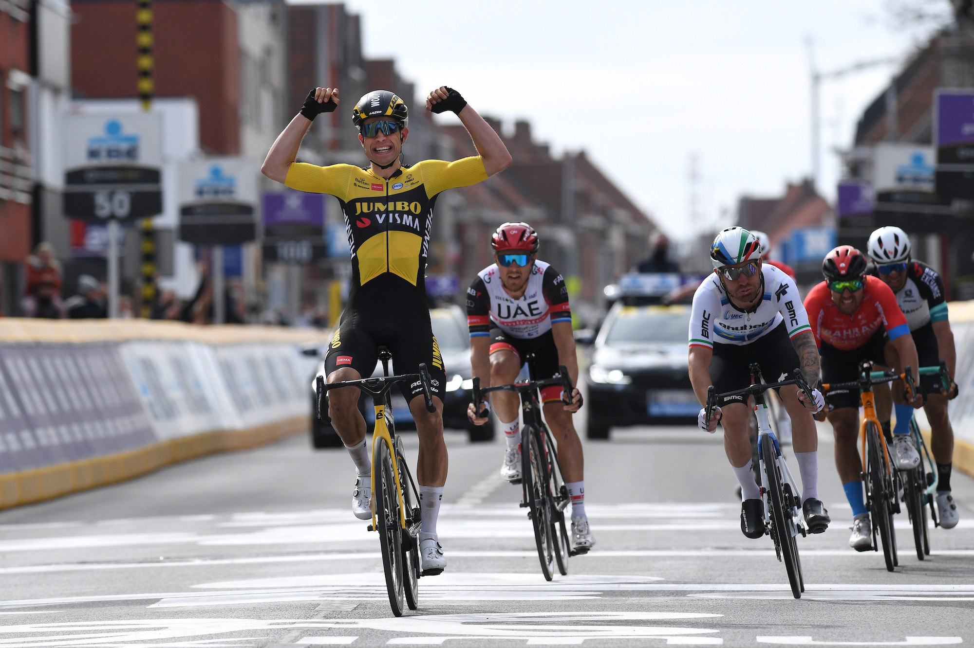 Wout van Aert se recupera con una victoria en el sprint en Ghent-Wevelgem 2021
