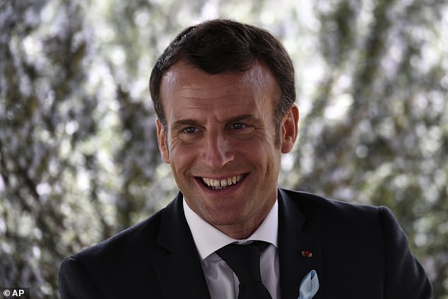 El presidente francés, Emmanuel Macron, sonríe durante su visita a la Unidad de trastornos del espectro autista (TEA) en el Hospital Alpes-Isere en los Alpes franceses la semana pasada.