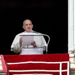 El Papa Francisco ha anunciado un mes 'maratón' de oración a lo largo de mayo con el objetivo de acabar con la pandemia de Covid-19