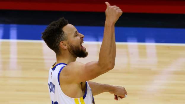 Entrenador de Golden State saluda a Curry 'increíble'