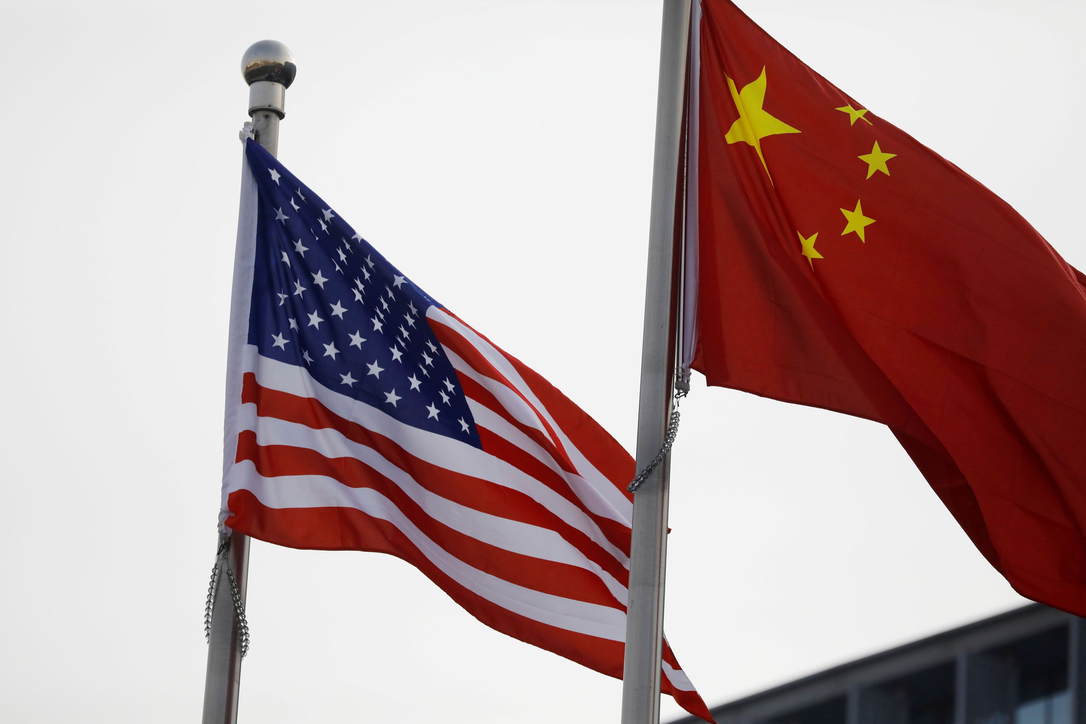 Estados Unidos prohíbe las importaciones de la región china de Xinjiang, citando abusos contra los derechos humanos