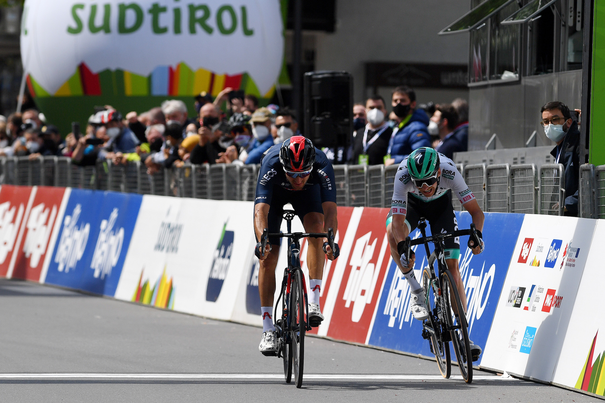Gianni Moscon corre hacia la segunda victoria en la tercera etapa del Tour de los Alpes 2021