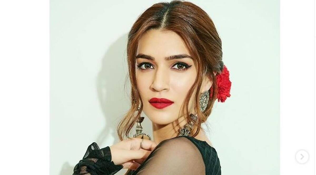 kriti sanon, kriti sanon photos, kriti sanon instagram, kriti sanon cosmopolitan magazine cover, indian express, indian express news