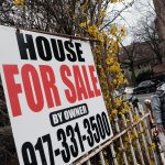 Las ventas de viviendas existentes sufren una segunda caída mensual consecutiva a medida que la escasez de oferta empuja los precios al alza