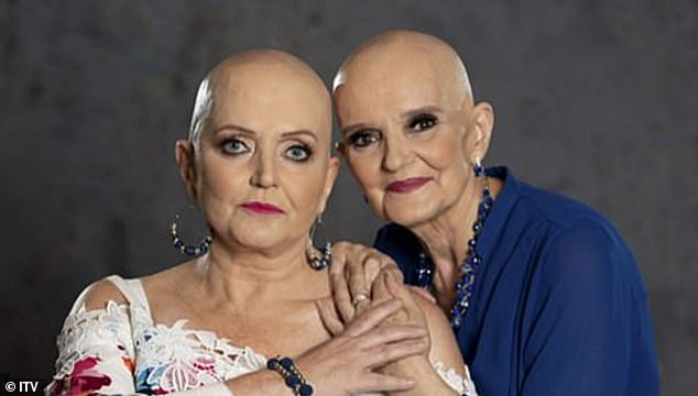 'Vives con eso durante unos años': Linda (izquierda) y Anne Nolan (derecha) admitieron el viernes que solían vivir con el temor de que el cáncer regresara y creían que cualquier enfermedad era una señal de que había regresado.