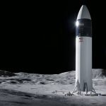 La NASA ha elegido SpaceX de Elon Musk para construir la nave espacial que llevará a la luna a la primera mujer y al siguiente hombre.  El HLS Starship de SpaceX incluirá los motores Raptor probados de la compañía, además de inspirarse en los diseños de los vehículos Falcon y Dragon.
