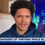 'The Daily Show' retransmite 'The Talk' que las familias negras tienen con los niños sobre la policía