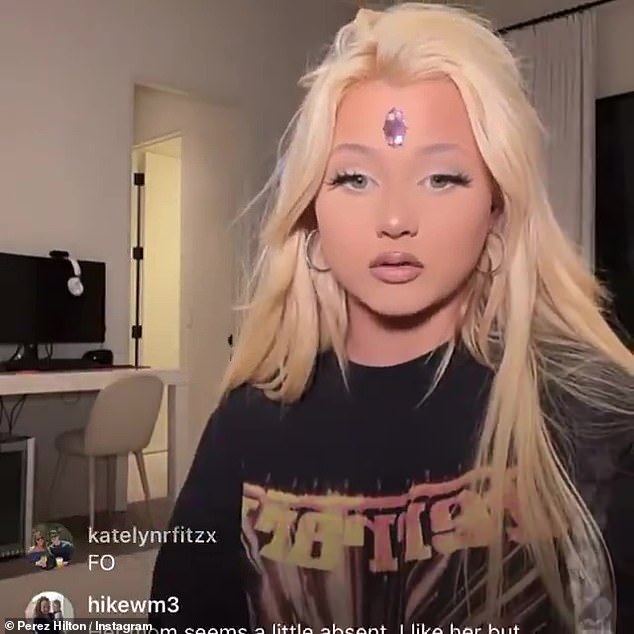 Aislado: Alabama, la hija de 15 años de Travis Barker, afirmó que no había visto a su madre Shanna Moakler en siete meses en un video de Instagram compartido por Perez Hilton el viernes.