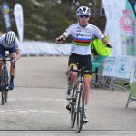 Anna van der Breggen gana una emocionante etapa en la cima de la montaña y se lleva la victoria general en la Vuelta a Burgos