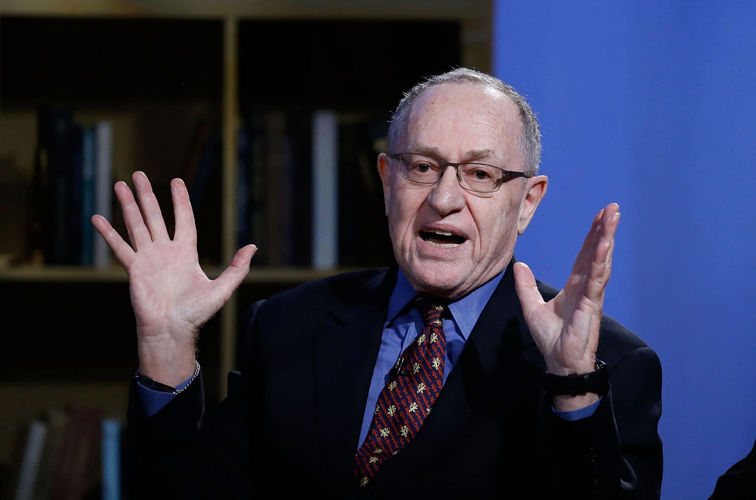 El ex abogado de Trump, Alan Dershowitz, demanda a Netflix por su interpretación en la serie de Jeffrey Epstein
