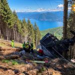Ocho personas murieron después de que un teleférico en la cima de una montaña se hundiera en el suelo en el norte de Italia, mientras dos niños eran trasladados en avión al hospital.