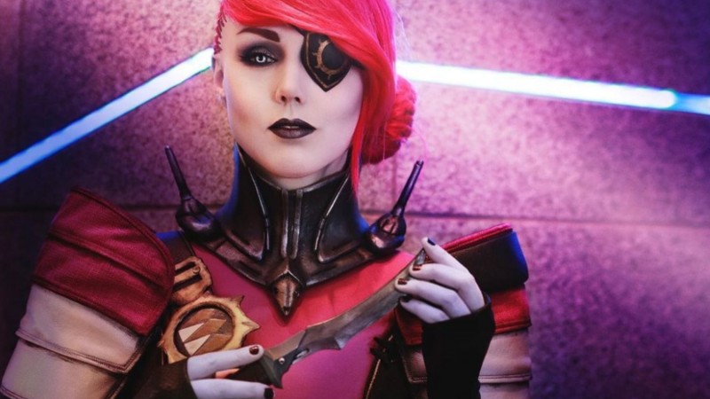 Esta cosplayer de Destiny 2 luce increíble con su cosplay de Petra Venj