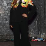 Fuera de casa: las estrellas salieron en masa en el espectáculo Romance Was Born en Afterpay Australian Fashion Week 2021 el lunes.  Liderando el paquete de moda estaba Jessica Mauboy (en la foto), quien llamó la atención con un top negro y un conjunto de bengalas.