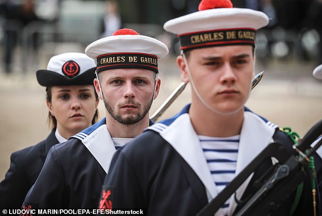 La Armada francesa venderá su ropa como marca por primera vez.  Arriba, los soldados de la Armada francesa se muestran en junio de 2020