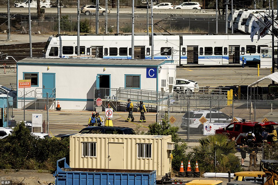 El personal de emergencia responde a un tiroteo en una instalación de la Autoridad de Transporte del Valle de Santa Clara (VTA) el miércoles