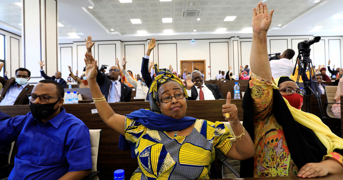 Los legisladores somalíes votan para que el país celebre elecciones indirectas