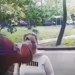 Este es el horrible momento en que un hombre dispara a una mujer en la cabeza a quemarropa durante una charla aparentemente amistosa en Rusia