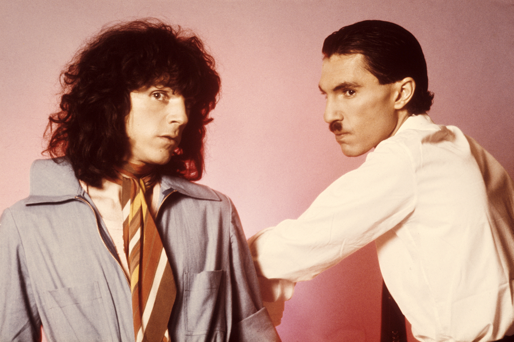 Brothers Ron (right) and Russell Mael of American rock group Sparks, March 1975. (Photo by Michael Putland/Getty Images)
