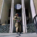 El brote de Covid obliga al cierre de la embajada de Estados Unidos en Kabul a medida que aumentan los casos en Afganistán