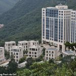 Un espacio de estacionamiento en el desarrollo de lujo Mount Nicholson en el pico en Hong Kong supuestamente se vendió por $ 1.3 millones (HK $ 10.2 millones) (imagen de stock)
