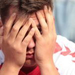 Fanáticos del fútbol consternados por las imágenes en vivo del colapso de Eriksen