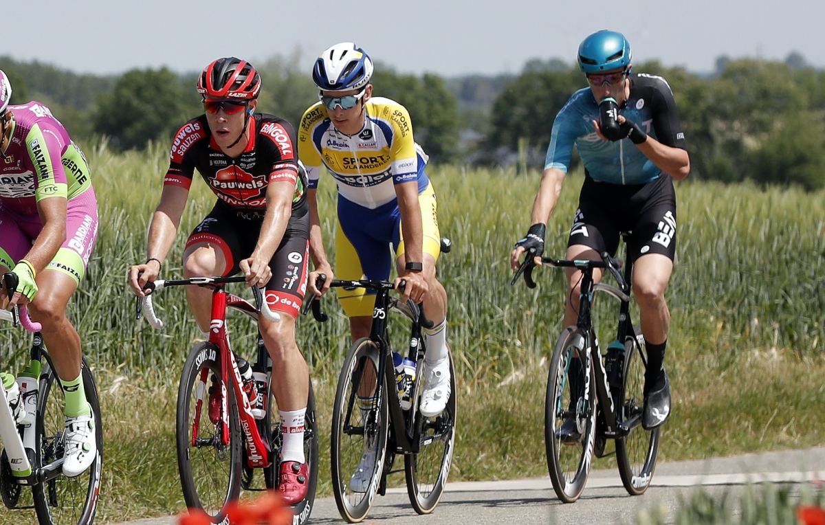 Jan-Willem van Schip descalificado del Tour de Bélgica por usar manillares aerodinámicos