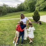 'Solo tengo a mis hijos la mitad del tiempo ahora': Kristin Cavallari ha arrojado luz sobre cómo compartir sus hijos con su exmarido Jay Cutler después del divorcio