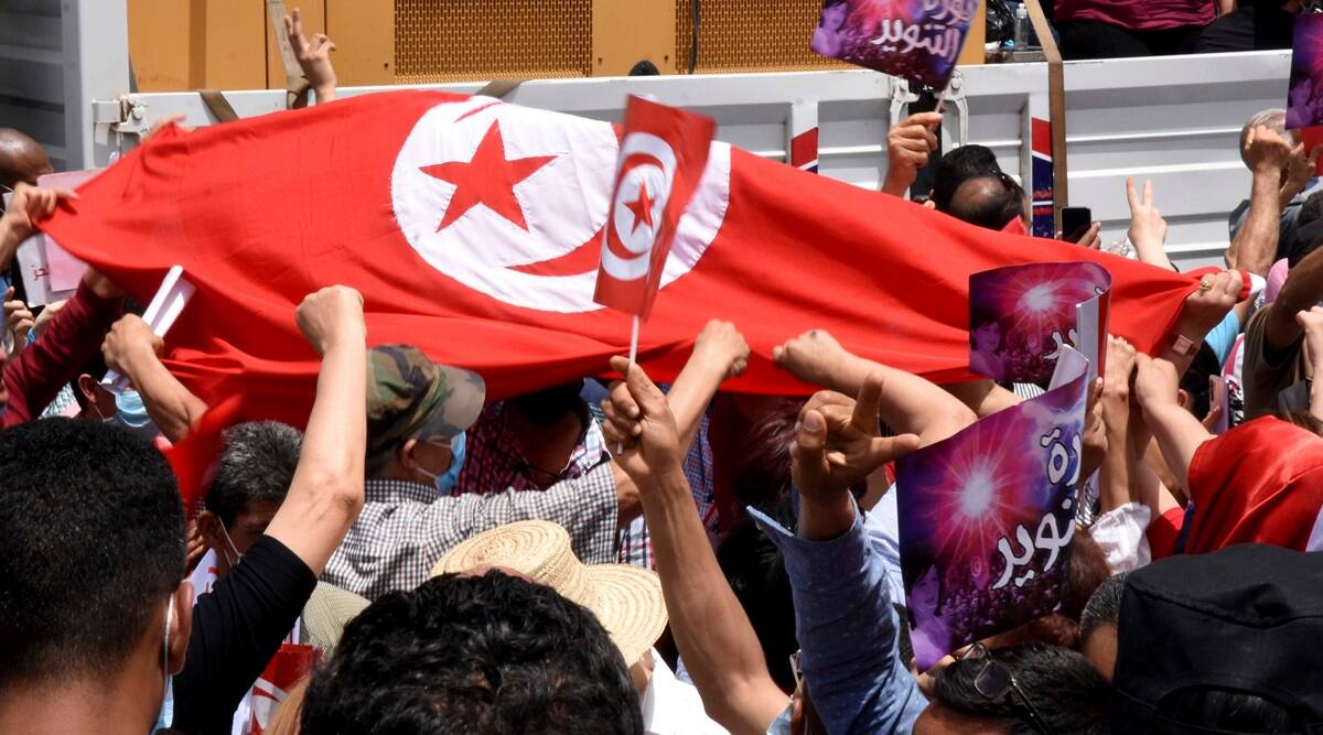 Las protestas contra los abusos policiales se extienden por la capital tunecina