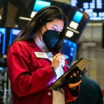 Los futuros de acciones se silenciaron después de que Dow comenzara una semana a la baja