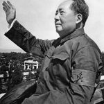 Durante diez años, los seguidores del presidente Mao quemaron libros, derribaron estatuas y asesinaron a millones de fieles a las viejas ideas, cultura, costumbres y hábitos de los ¿Cuatro Viejos¿