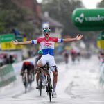 Mathieu van der Poel vuelve a las carreras de carretera con una victoria en la segunda etapa del Tour de Suisse 2021