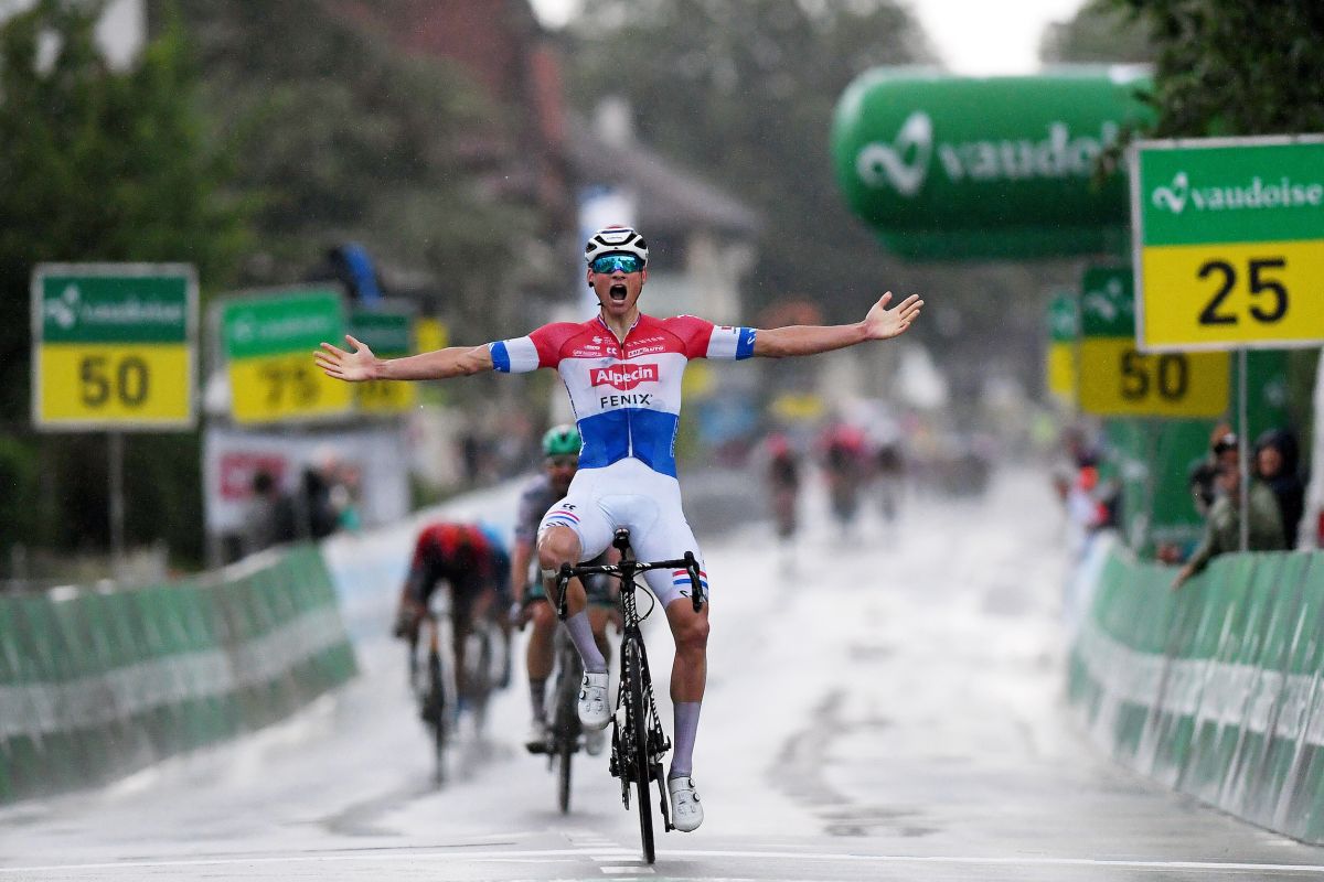 Mathieu van der Poel vuelve a las carreras de carretera con una victoria en la segunda etapa del Tour de Suisse 2021