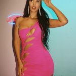 ¡Fresco!  Maya Jama dejó boquiabiertos el sábado cuando se quitó la ropa interior con un sexy vestido recortado de Emilio De La Morena para una serie de chisporroteantes instantáneas de Instagram.