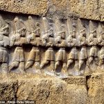 Una misteriosa serie de tallas de la Edad de Bronce, que representan tres procesiones de dioses caminando hacia dos deidades supremas, puede haber sido un calendario de lo más sorprendente.