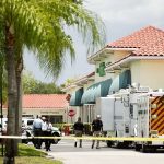 Un hombre disparó y mató a una mujer y a un niño pequeño dentro de un supermercado de Florida el jueves por la mañana antes de dispararse a sí mismo, según las autoridades.  La escena del crimen