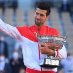 Novak Djokovic supera a Stefanos Tsitsipas en el Abierto de Francia para ganar el 19o major