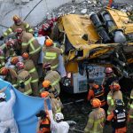 Nueve muertos tras colapso de un autobús en Corea del Sur
