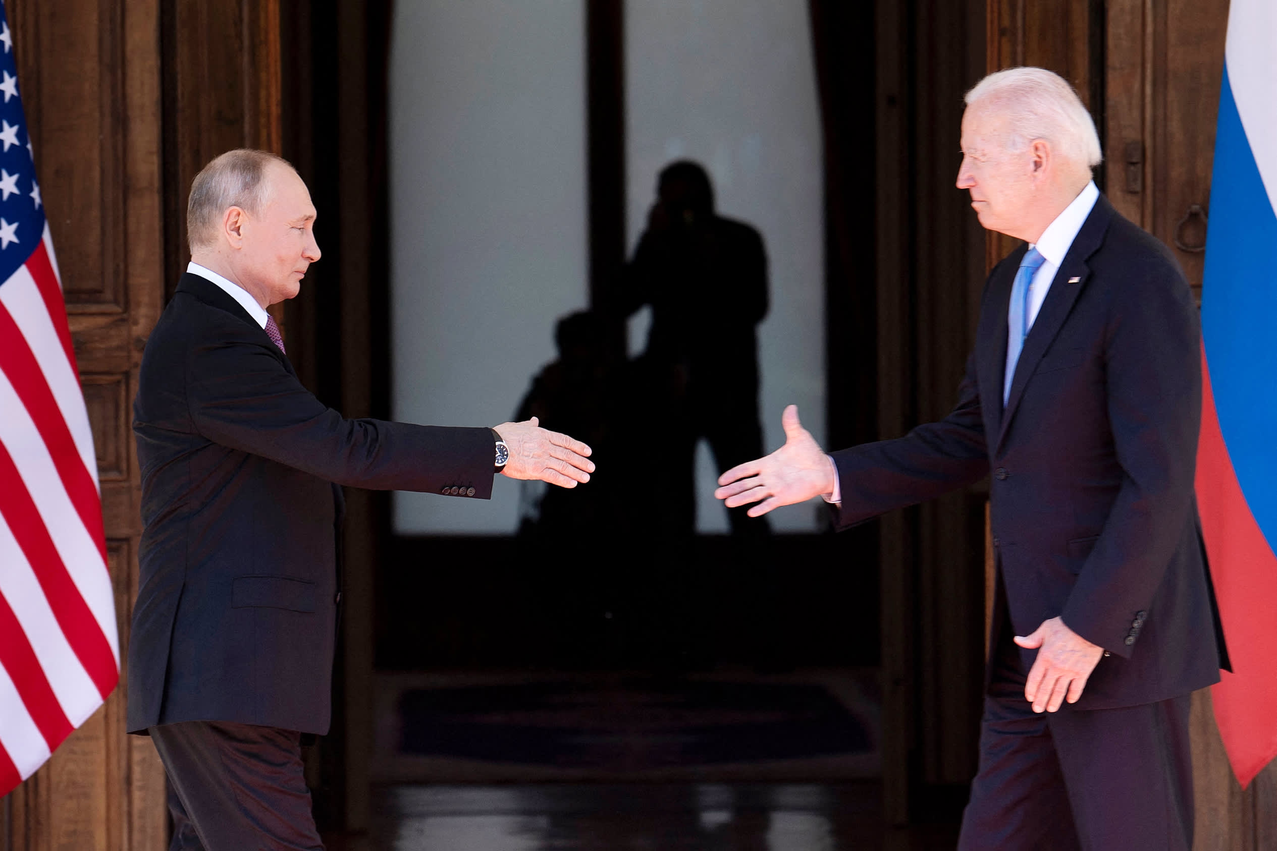 Putin dice que Estados Unidos y Rusia acordaron devolver embajadores y reiniciar operaciones diplomáticas